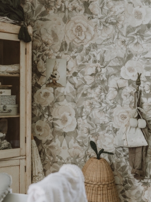 Floral_wallpaper_poppies_white_Mrs_Mighetto