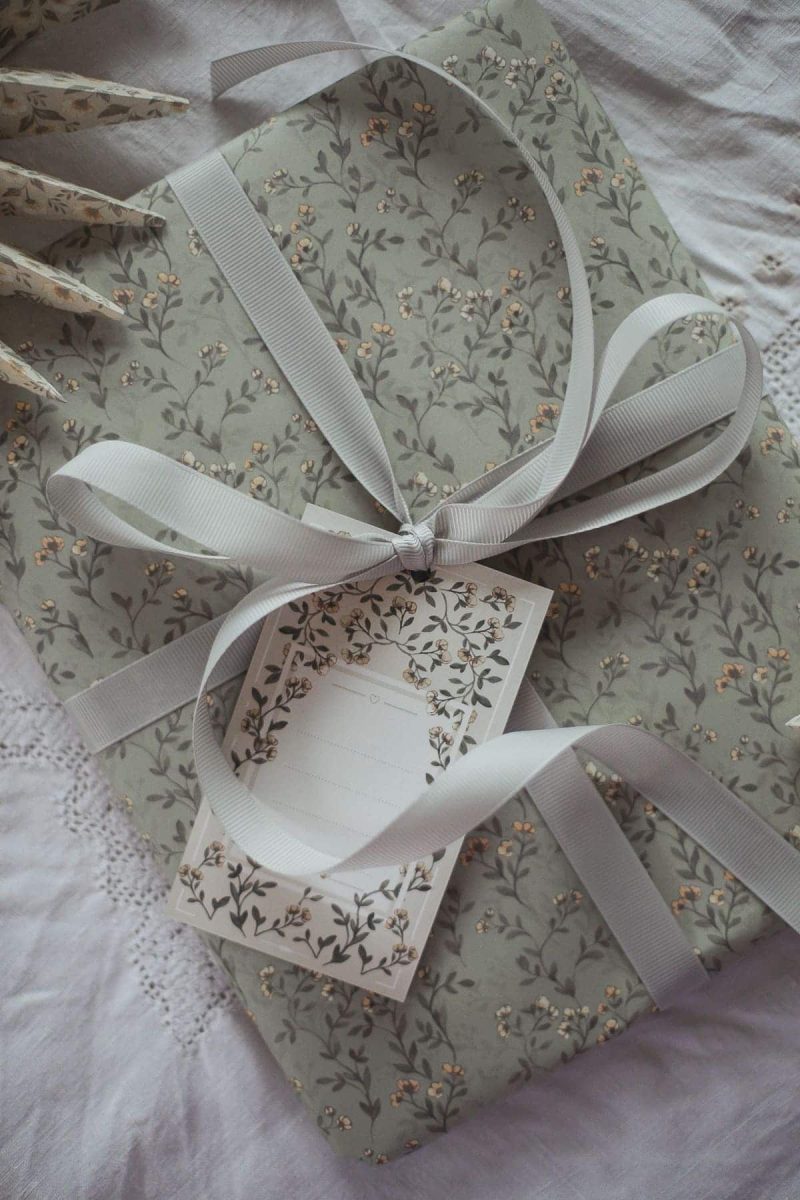 beautiful_wrapping_paper_sheet