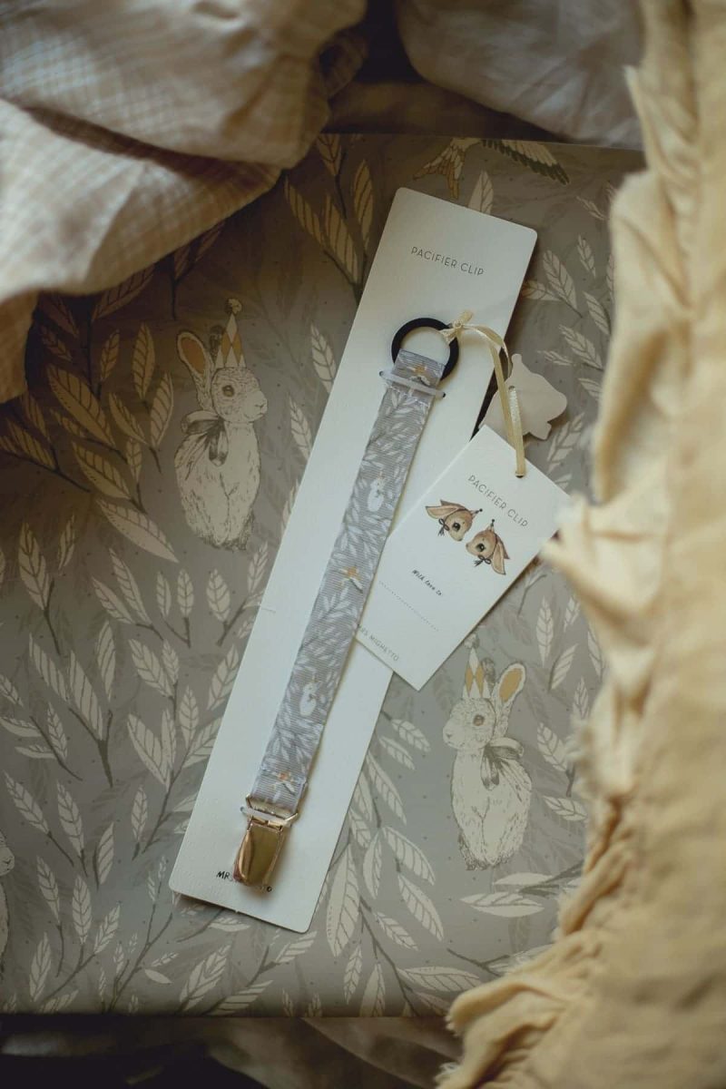 Pacifier_holder_grey_leaf_Mrs_Mighetto